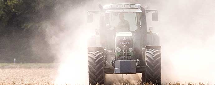 tracktor in a dusty field