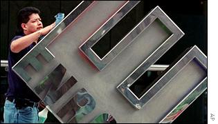 Enron's logo at company HQ in Houston 