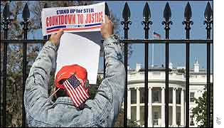 US steelworker demonstrates outside the White House 