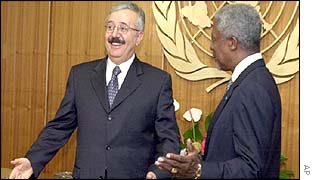 Iraqi Foreign Minister Naji Sabri (L) meets UN Secretary-General Kofi Annan
