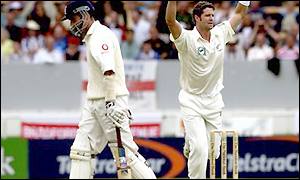 Vaughan makes a rapid 27 to take the score to 46-3