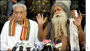 VHP leader Ashok Singhal and Paramhans Ramchandra Das, leader of the committee to build a temple at Ayodhya