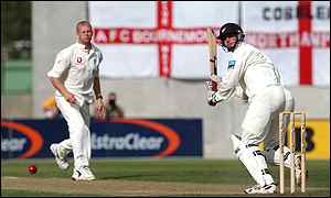 England's Matthew Hoggard watches as New Zealand�s Matthew Horne scores runs off his bowling 