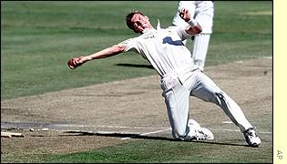 Brett Lee celebrates the run-out of dogged Proteas opener Gary Kirsten