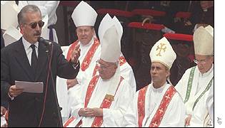 President Andres Pastrana speaks at funeral