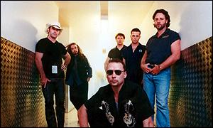 Russell Crowe's band 30 Odd Foot of Grunts