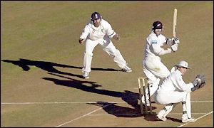 Richardson's unbeaten second-wicket partnership of 54 with Lou Vincent consumes 28 overs