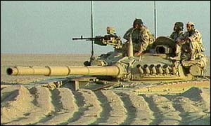 Kuwaiti army patrol on Iraq border