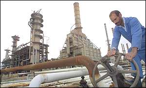 Iraqi oil worker in Basra