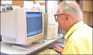 More government services should be available online, a watchdog says