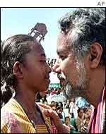 Gusmao meets young refugees