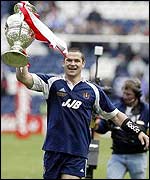 Wigan captain Andy Farrell with the Challenge Cup