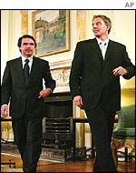 Spain's Jose Maria Aznar (L) and Tony Blair