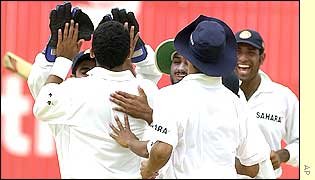 India celebrate dismissing Shivnarine Chanderpaul