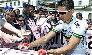 Australian cyclist Robbie McEwen gives autographs prior to the start of stage ten
