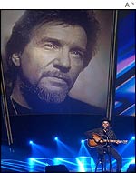 Hank Williams Jr performed a tribute to the late Waylon Jennings