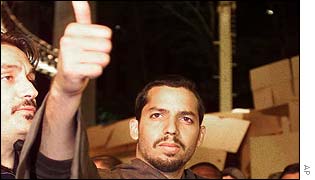 David Blaine giving thumb's up