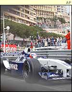 Juan Pablo Montoya rounds Tabac corner in his Williams-BMW