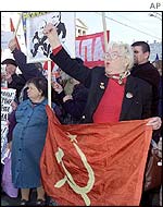 Russian communists protest against the Bush visit