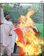 Pakistani demonstrators burn Indian flag in Lahore