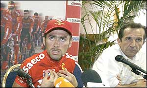 Simoni is withdrawn from the race by his Saeco team