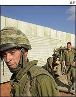 Israeli troops around Qalqilya