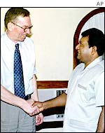 SLMM chief General Trond Furuhovde meets LTTE chief Prabhakaran