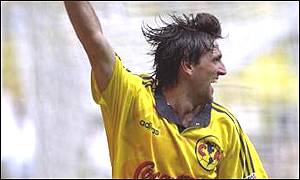 Sergio Berti in action for America in the Mexican league