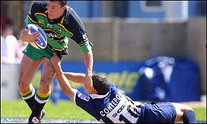 John Leslie is tackled by Contepomi