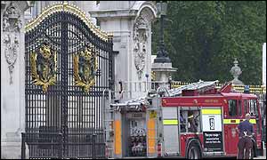 Fire engine at Buckingham Palace