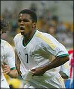 Quinton Fortune celebrates his penalty against Paraguay