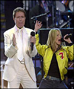 Sir Cliff Richard sang with S Club 7