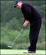 Jarrod Moseley putts at the 18th hole