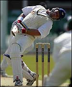 Lehmann takes evasive action against Leicestershire