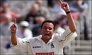 Warwickshire opening bowler Neil Carter