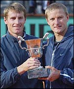 Paul Haarhuis and Yevgeny Kafelnikov are now triple winners in the doubles.