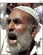 A Kashmiri protester