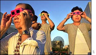 Taiwanese women view the eclipse