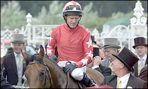 Sir Alex Ferguson congratulates Mick Kinane