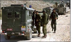 Israeli border police and soldiers outside Nablus