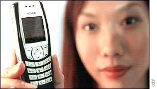Nokia 6610 phone with multi-messaging service
