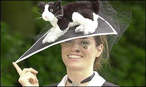 Tara Palmer-Tomkinson arrives at Ascot