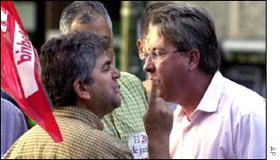 Strikers argues with motorist in Madrid