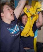 Scots fans in Brazilian cafe