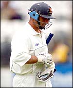 Nasser Hussain trudges off