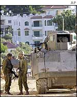 Israeli troops near Arafat HQ in Ramallah