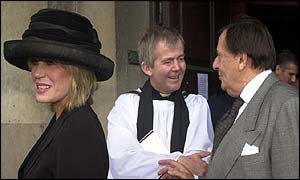 Joanna Lumley and Barry Humphries
