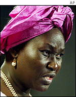 Mamoumata Cisse, a former leader of Burkina Fasos trade union movement, holds a news conference before meeting with Prime Minister Jean Chretien along with other African labour leaders in Ottawa