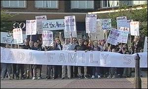 Supporters of the Ahmadi family