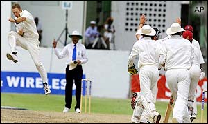 Vettori dismissed opener Wavell Hinds